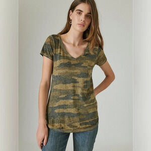 Lucky Brand Women's Camo Print V-neck T-shirt Green/multi Size M NWT